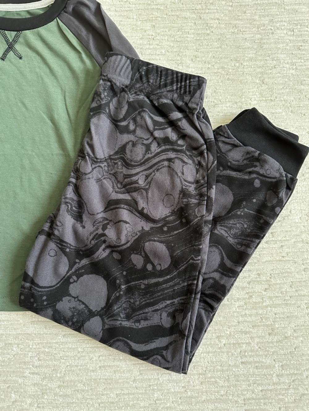 Cuddl Duds Green Long Sleeve Top with Black/Gray Jogger Bottoms NWT - Picture 4 of 6